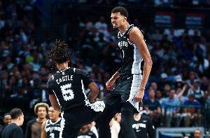 文班三战合砍至少100分18帽 历史第五人&比肩尤因鲨鱼大梦上将