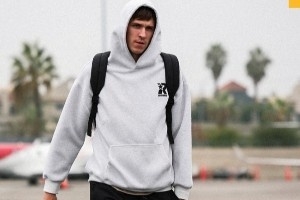 迎来背靠背！湖人官推晒出征客场登机照：短途旅程