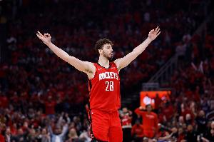 高效全能！申京11中7拿到21分6板6助1断 正负值+25