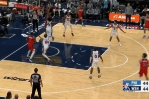 当年也榜眼！巴格利中路持球突击 力压恩比德起飞双手暴扣