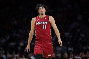 最佳第六人？哈克斯开赛至今场均18.8分6.3板4.3助 命中率68.9%