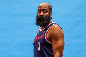 全靠我了！哈登半场独砍20分率队反超一个助攻也没送出去