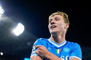 可4400万买断！英媒：那不勒斯有信心买断霍伊伦，预计很快敲定