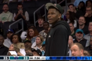 我便装啊！爱德华兹在替补席延误比赛 被裁判吹罚技术犯规