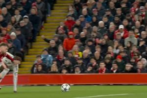 维尼修斯禁区倒地+抗议面部被打，裁判未作表示